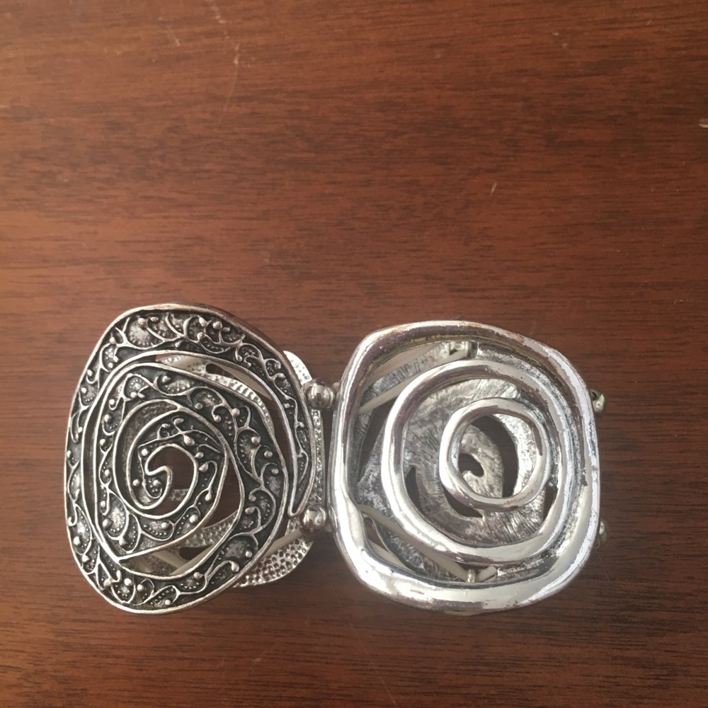 Stretchy fashion bracelet